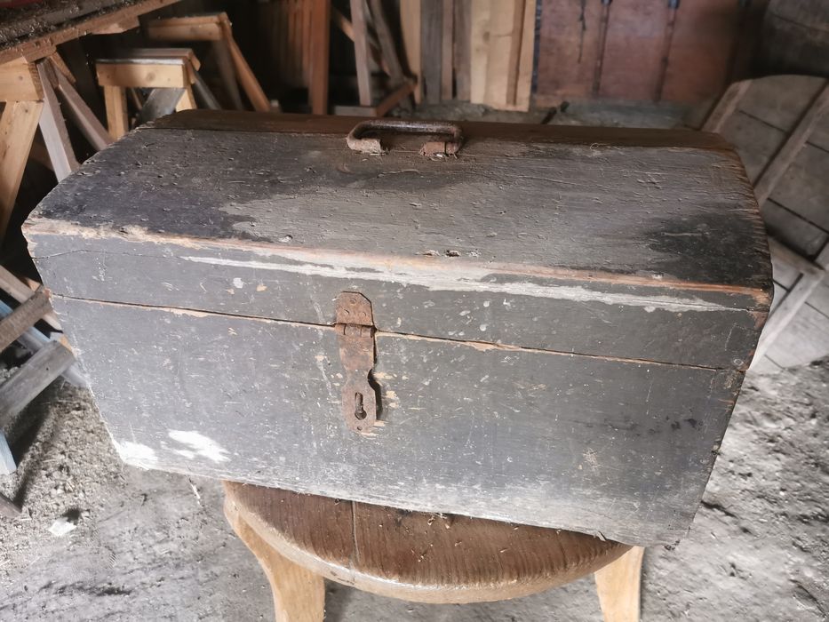 Lada, cufar, lemn masiv foarte veche patina originala