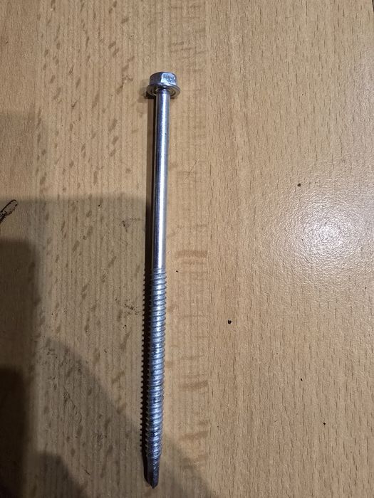 Самонарезен винт с шестостенна глава