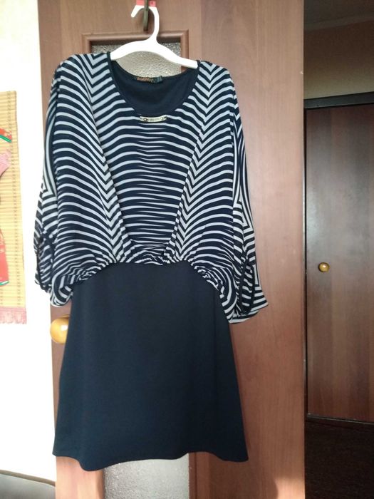 Красивое платье 44