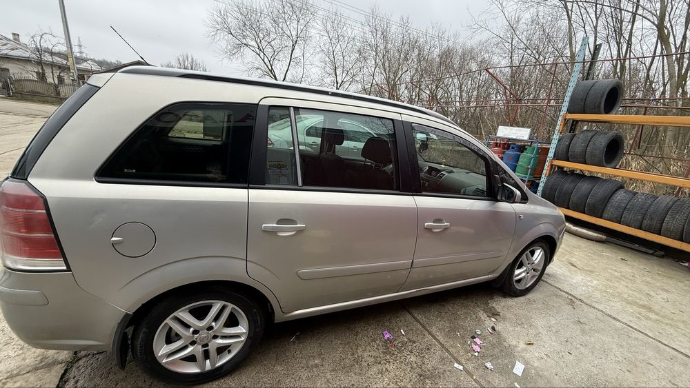 Vand masina  opel zafira 1,9 CTDI de familie