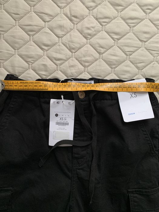 Pantaloni Bershka tip parachute cu buzunare, mărimea XS