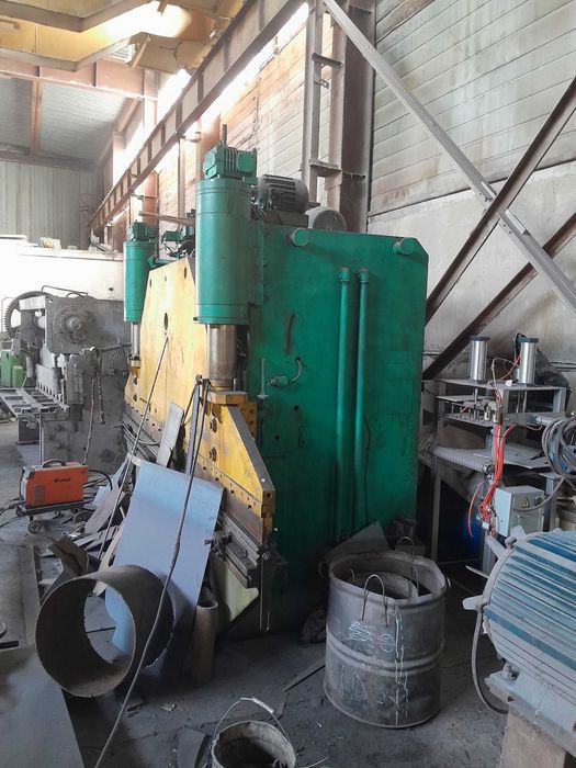 Листогиб 100 тонн 4 метр длину до 12 мм толщина