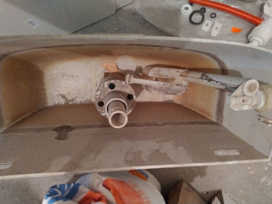 Порцеланова мивка, пластмасово тоалетно казанче, части за казанче