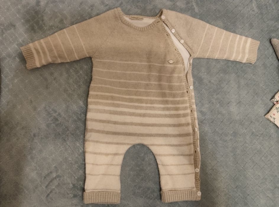 Продам комбинезоны детские