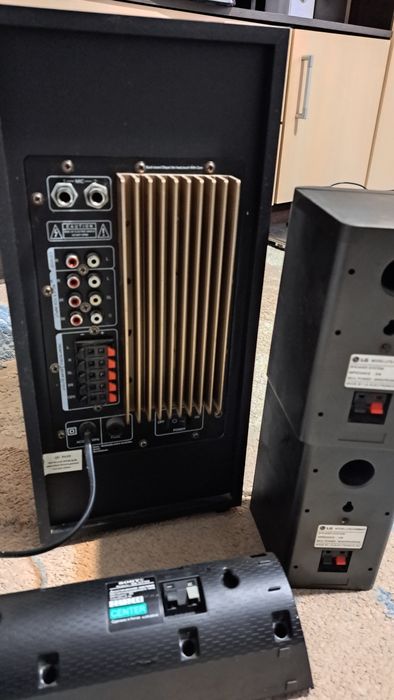 Домашний кинотеатр. Сабвуфер Hitachi.