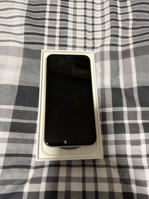 iPhone 11 в отлично състояние