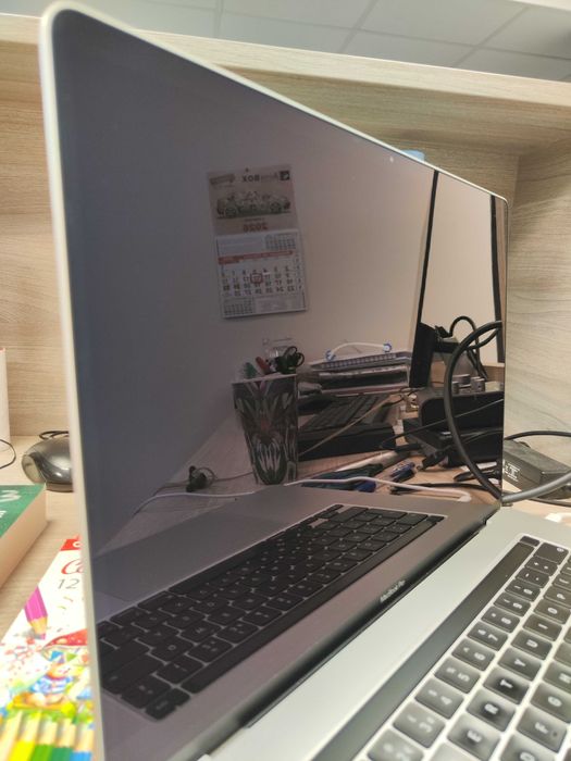 Macbook Pro 16" 2019 I7 16GB 512GB SSD Touch bar