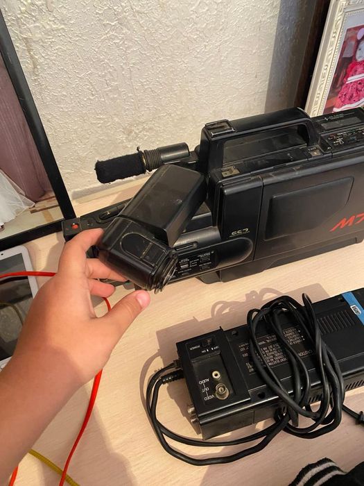 Продам хорошую видео камеру