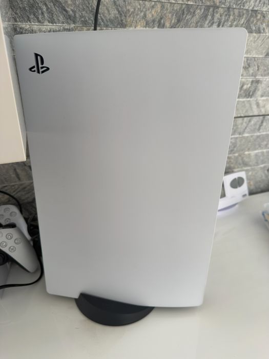 Playstation 5 825gb + 2 manete si stander