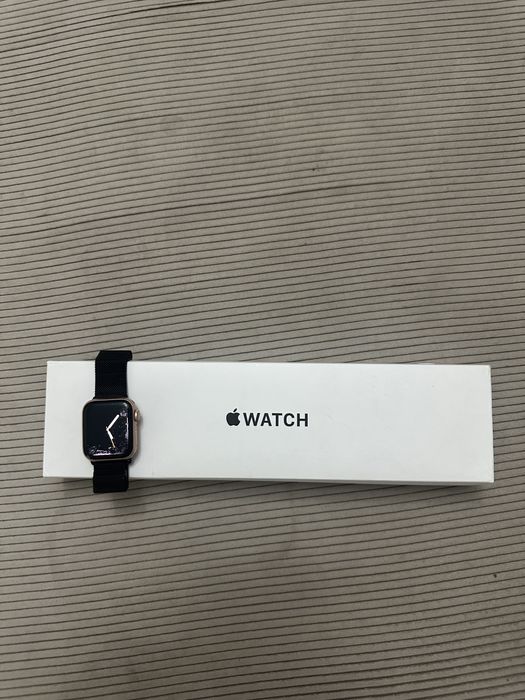 Продам apple watch se 40мм
