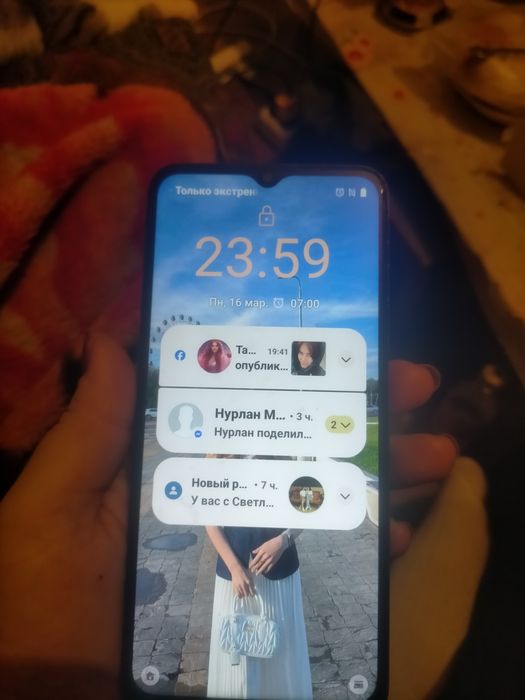 Продам срочно телефон