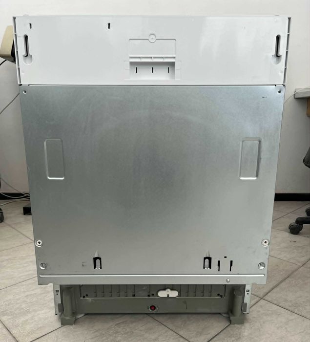 Съдомиялна за вграждане Whirlpool WI3010 60см / Като нова