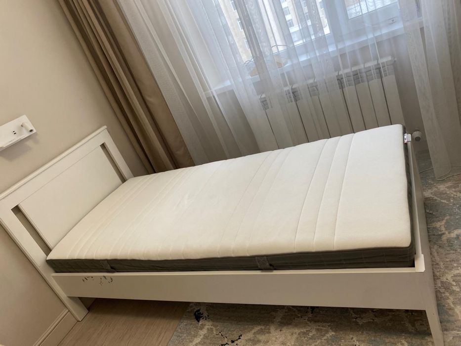 Кровать Икеа с матрасом 103*207см