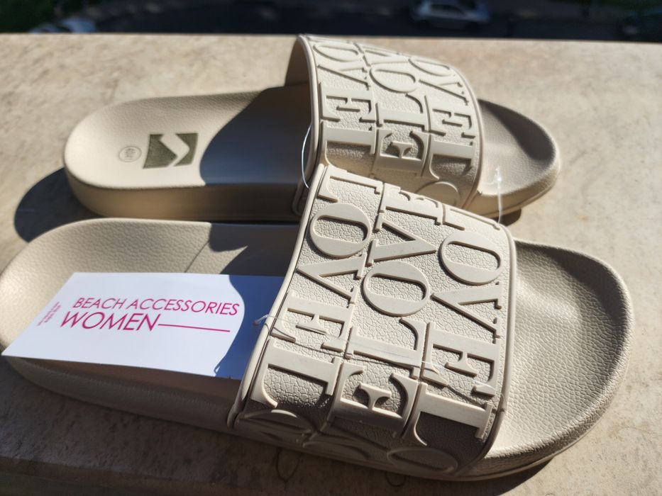 Чисто нови дамски чехли