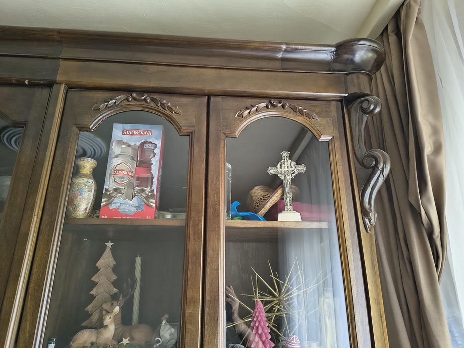 Biblioteca nuc masiv realizată la comandă