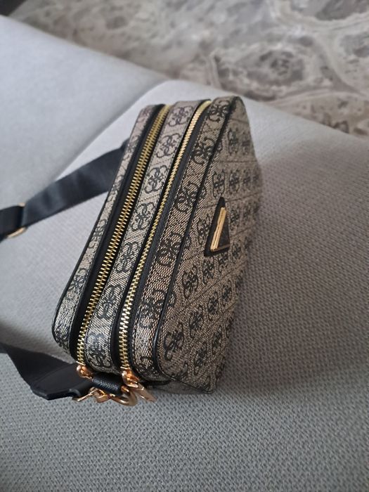 Дамска чанта guess