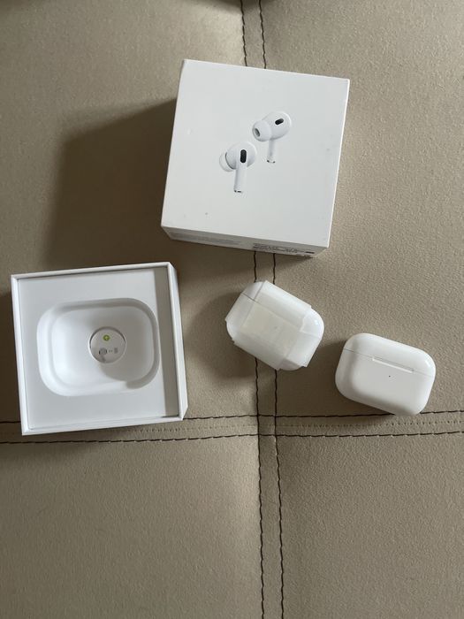 Два кейса AirPods Pro 2nd gen Lightning
