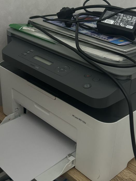 Продаю лазерный черно-белый принтер HP