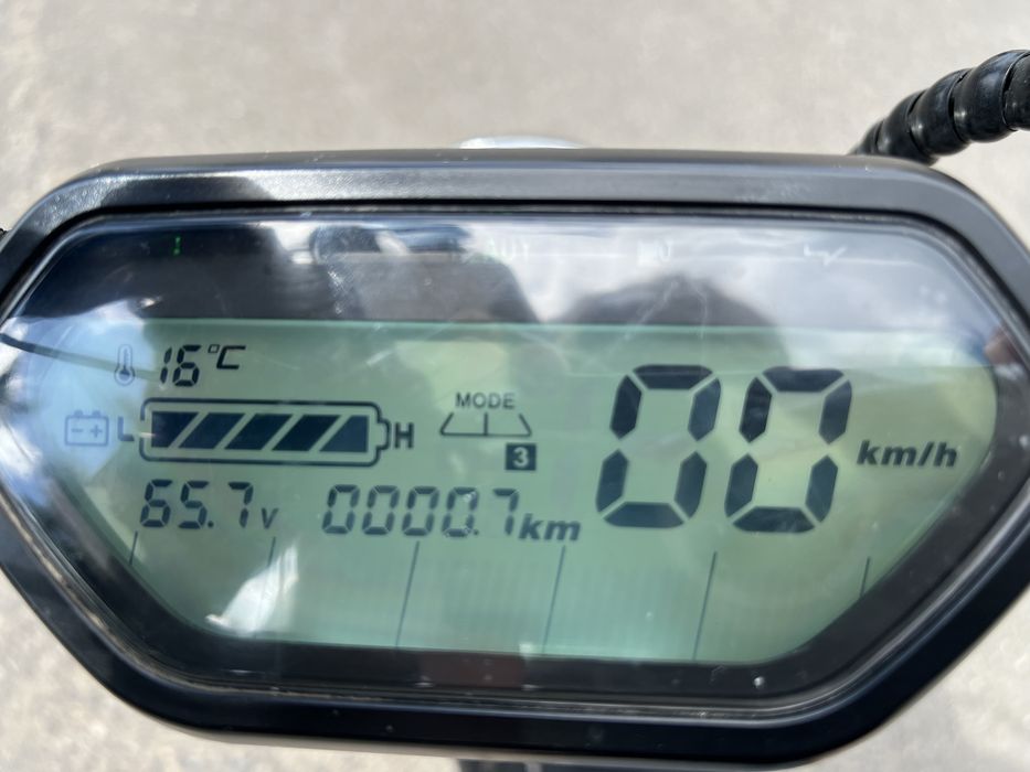 Moped electric, 60km/h cu buton de limitare