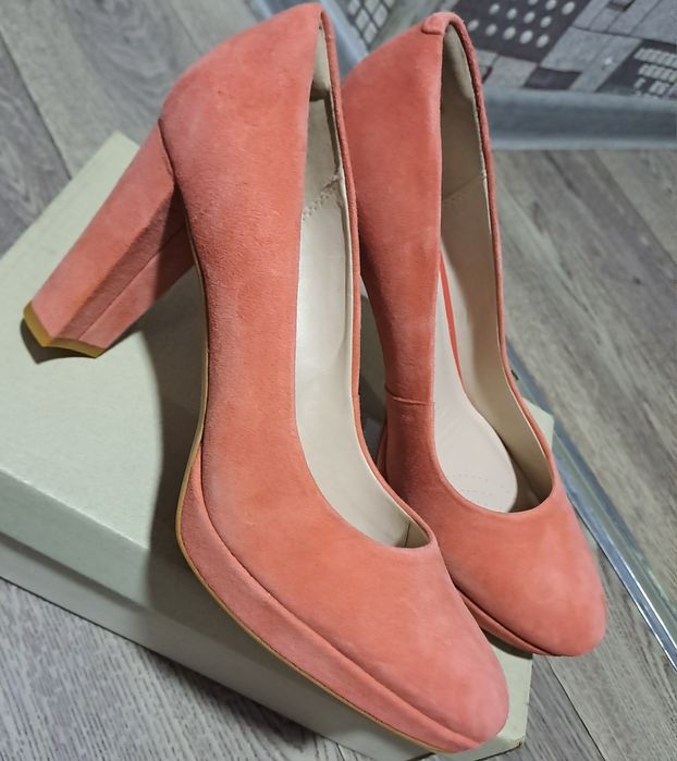 Новые замшевые туфли