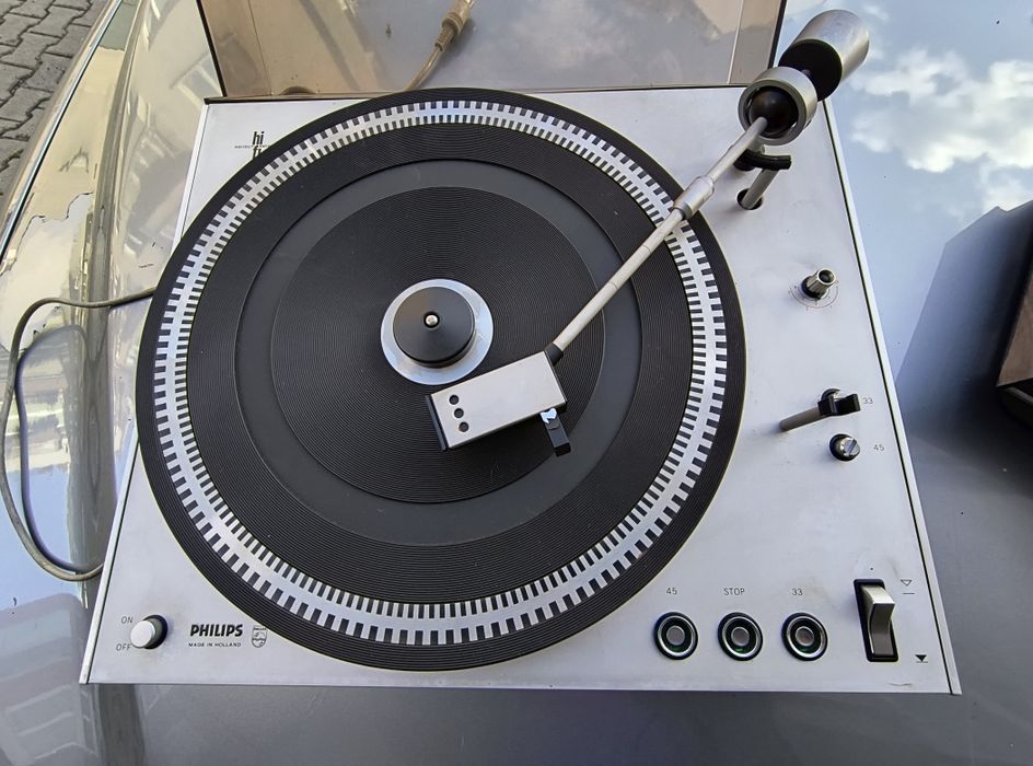 Грамофон и усилвател Philips, ретро
