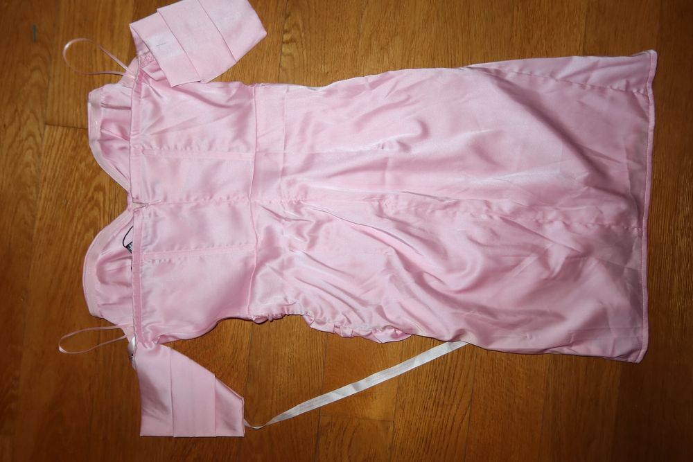 Розова сатенена рокля Missguided нова