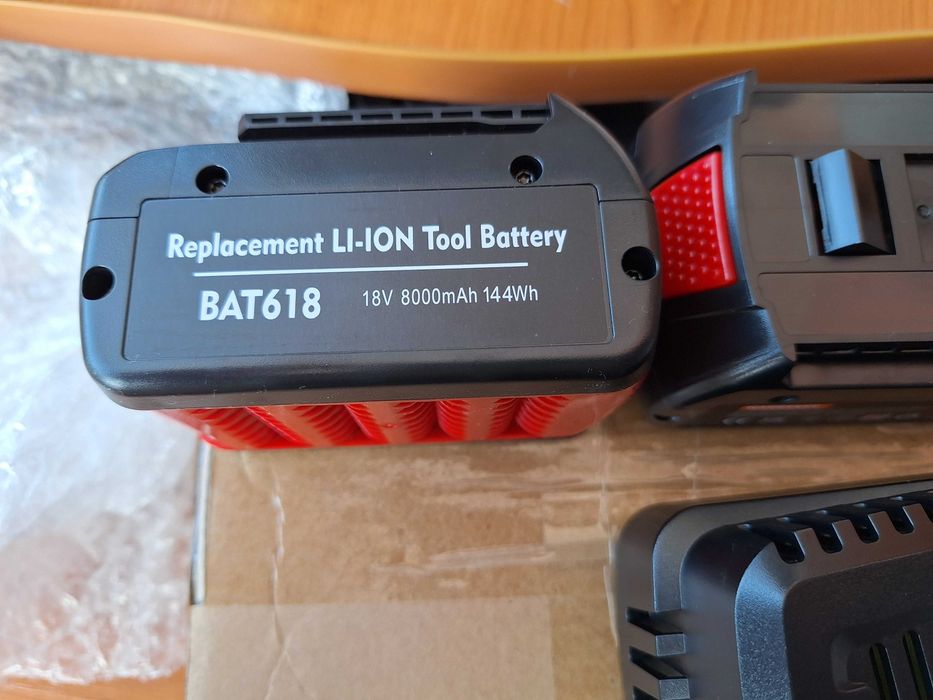Acumulatori plus incarcator compatibil Bosch 18 V x 8000mAh