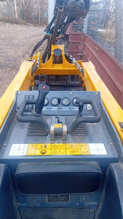 Гусеничный минипогрузчик