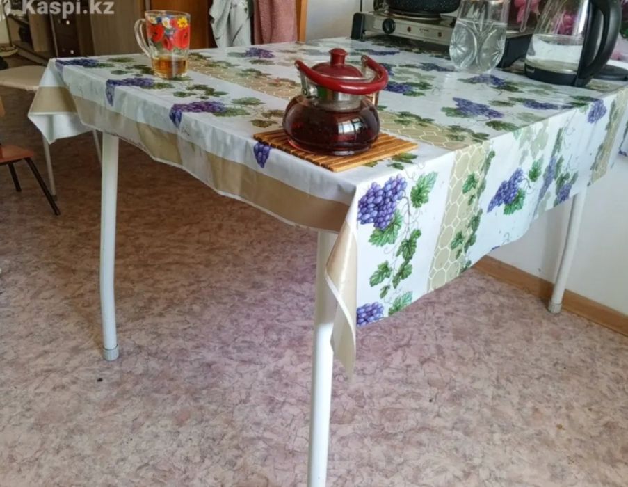 продам стол кухонный