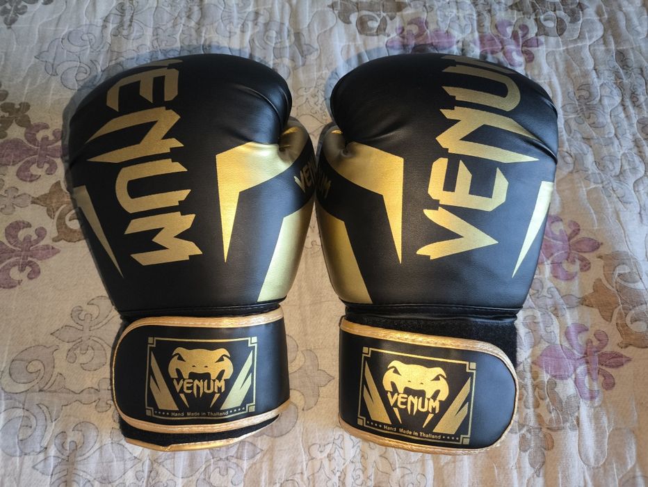 Венум перчатки Черные