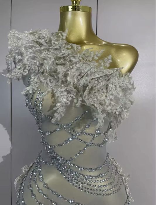 Уникална къса рокля с кристали и 3D дантела