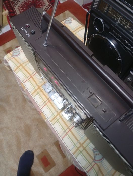 Radio caset Sanyo 735