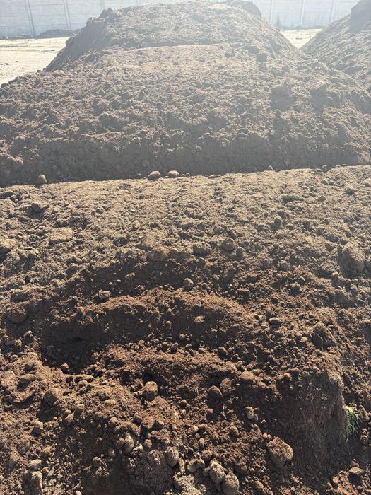 Продам: Перегной-3500тн. Плодородка -2000тн.Грунт-1200тн.