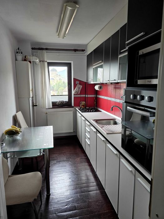 Vand apartament 2 camere piață (central)
