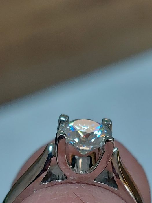 Дамски пръстен с 1 Карат Мойсанит+Сертификат