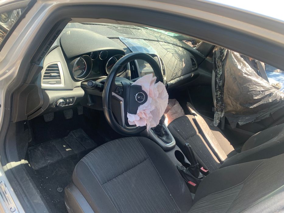 Opel Astra 1.4 turbo 2011г