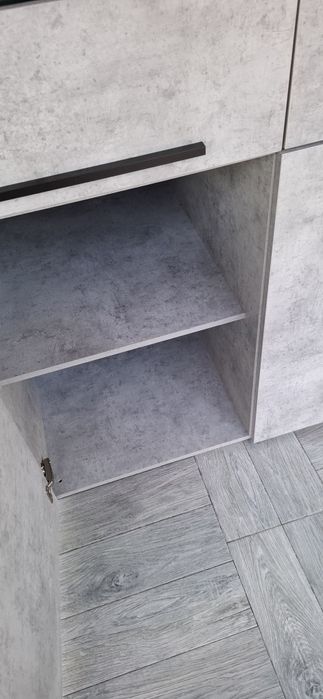 Продам стол витрину (островок)