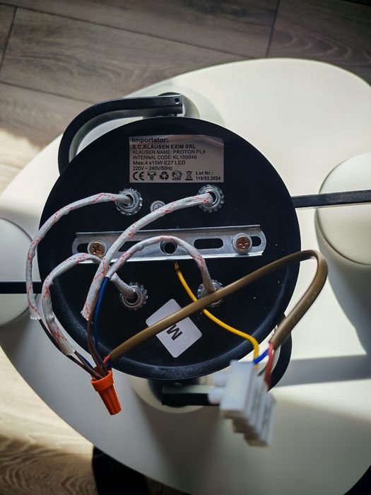 Lustră 4 becuri Led, alb+negru, ca nouă