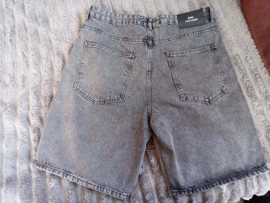 Pantaloni scurți de blugi