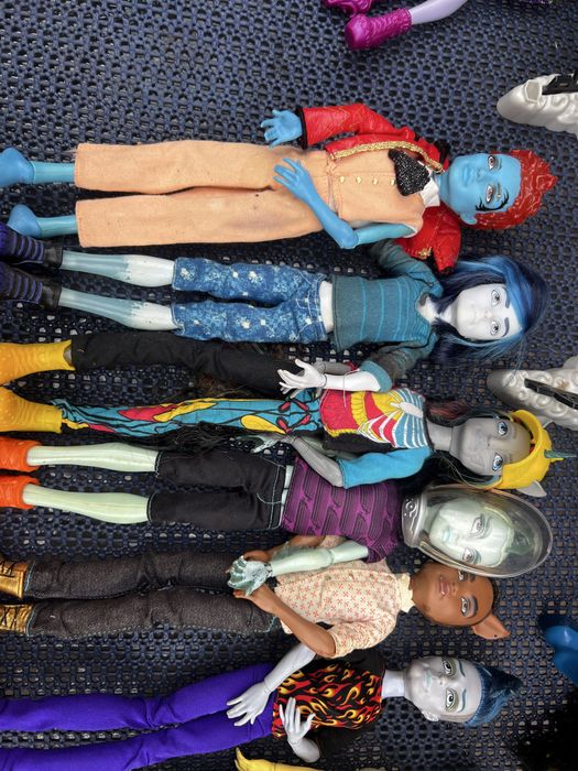 diferite modele papusi monster high