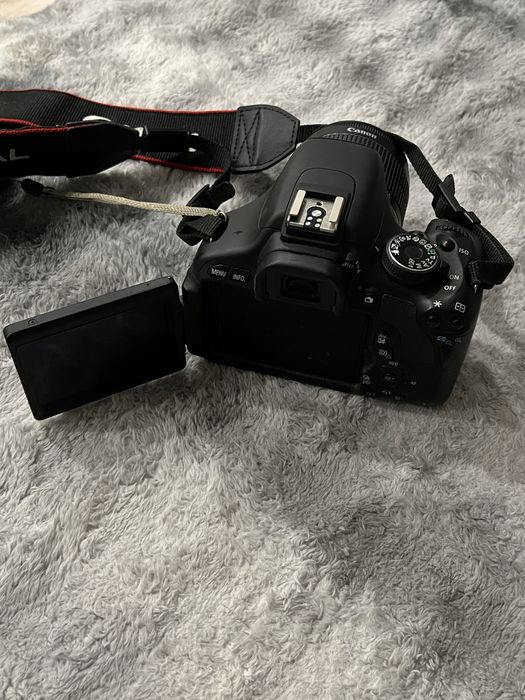 Продам фотоаппарат canon EOS 600D