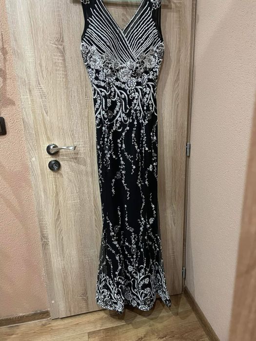 Бляскава бална рокля