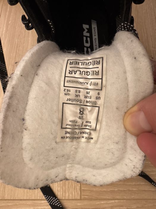 Продам хоккейные коньки