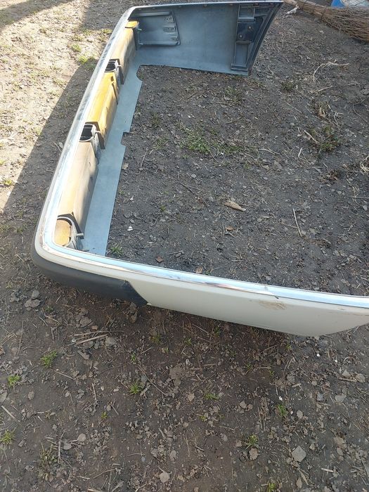 Продам Бампер W124