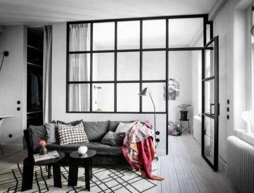 Стеклянные двери ,перегородки,крыши,остановки,витрины магазинов.