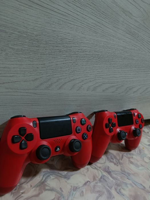 Продам 2 Джойстиков PS4