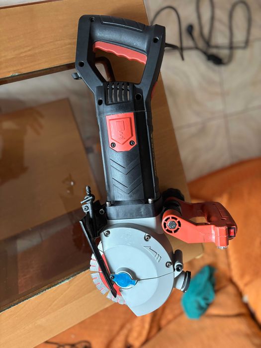 Masina de taiat caneluri in beton Vevor 4800W , max 8xdisc 125 mm,