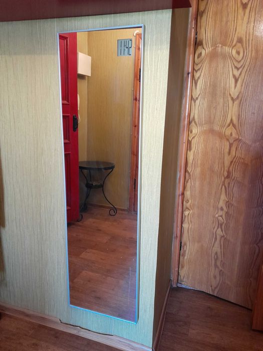 Зеркало икеа с часами