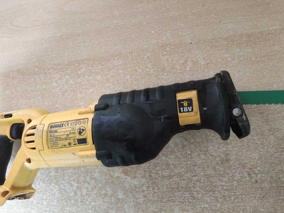 fierastrau dewalt 18v