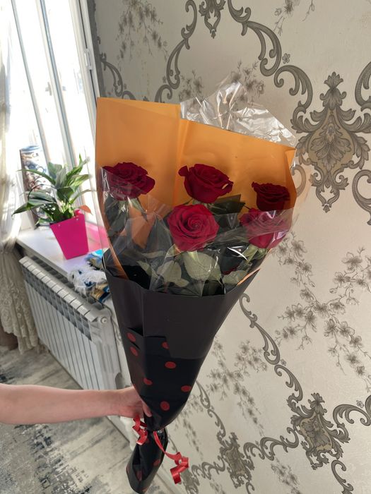 2-3 мың тг гүлдер бар